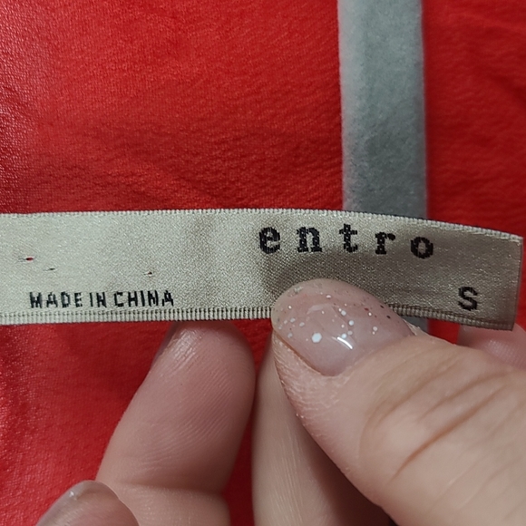 Entro red crochet trim shirt sleeve blouse. Women's size small - Picture 3 of 4